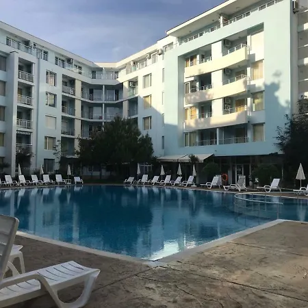 Yassen Nadezhda Apartment *