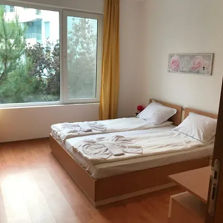 Yassen Nadezhda Apartment *